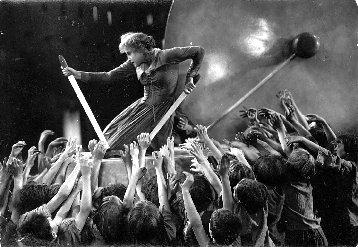 Metropolis divided. cover