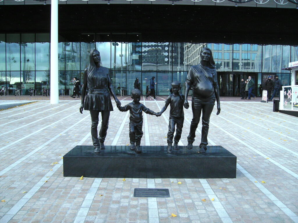 A photo of the modern family statue outside Birmingham library shot with a digital camera that cost me 50p.