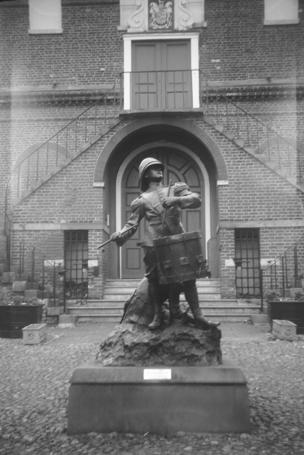 A war memorial in Felixstowe shot with 620 film using a Kodak Box Brownie Six-20