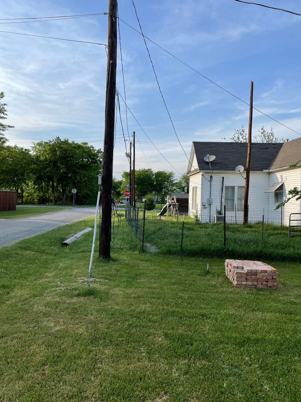 Partial view of a white house and a driveway