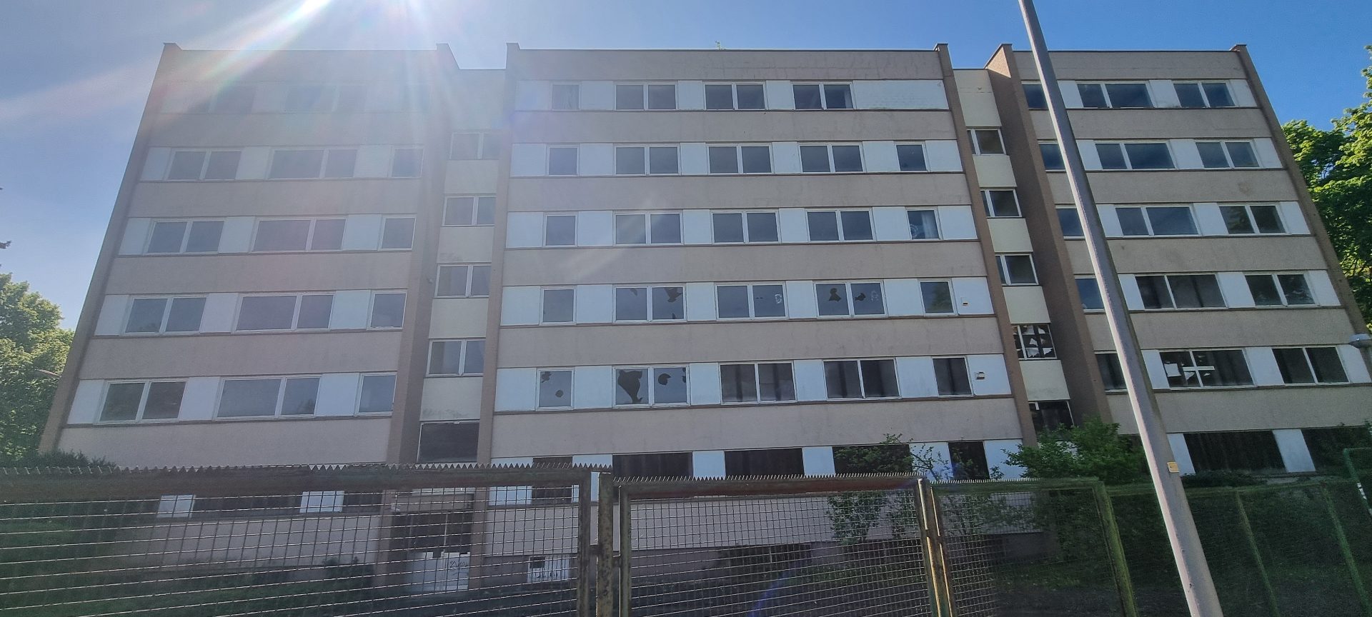 Ein leerstehendes und ehemals von der Russischen Handelsmission genutztes Gebäude. A vacant building that was formerly used by the Russian Trade Mission.