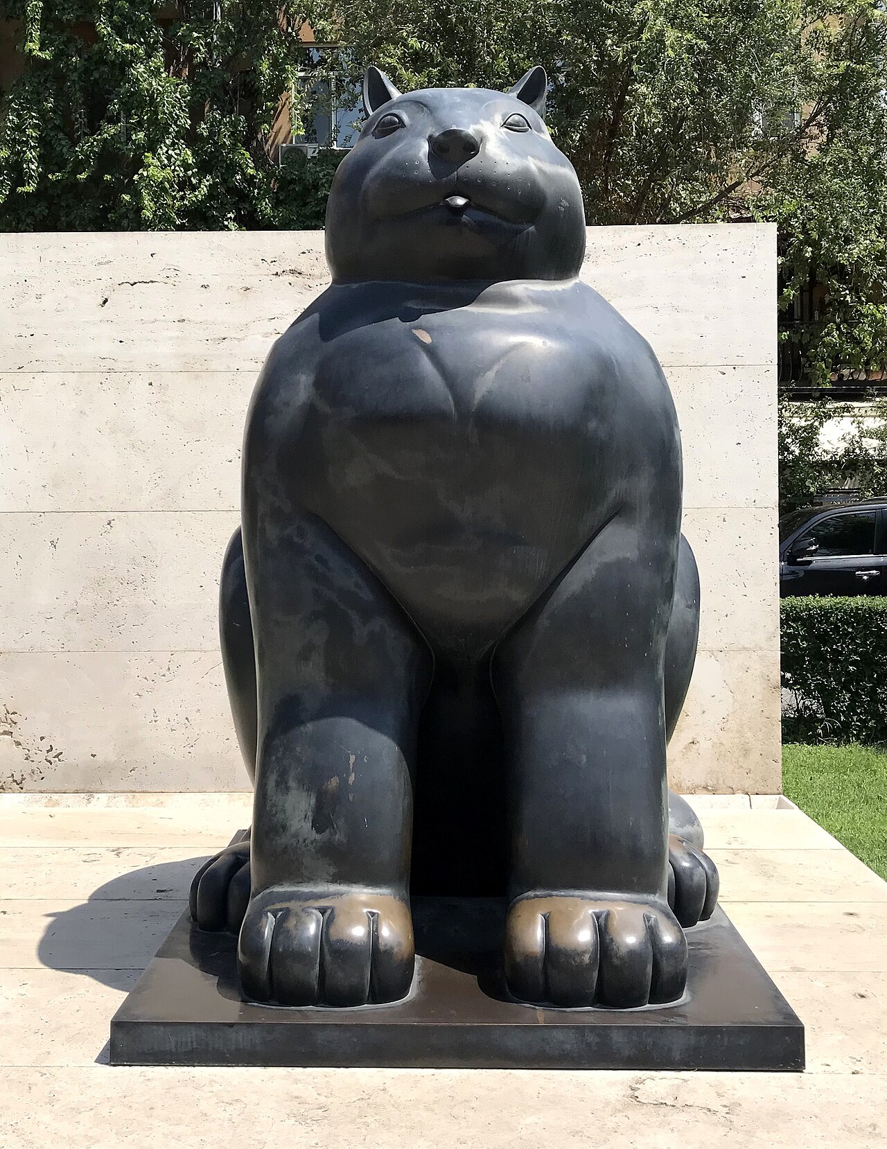 Cat statue by Botero, Cafesjian Museum of Art, Yerevan.