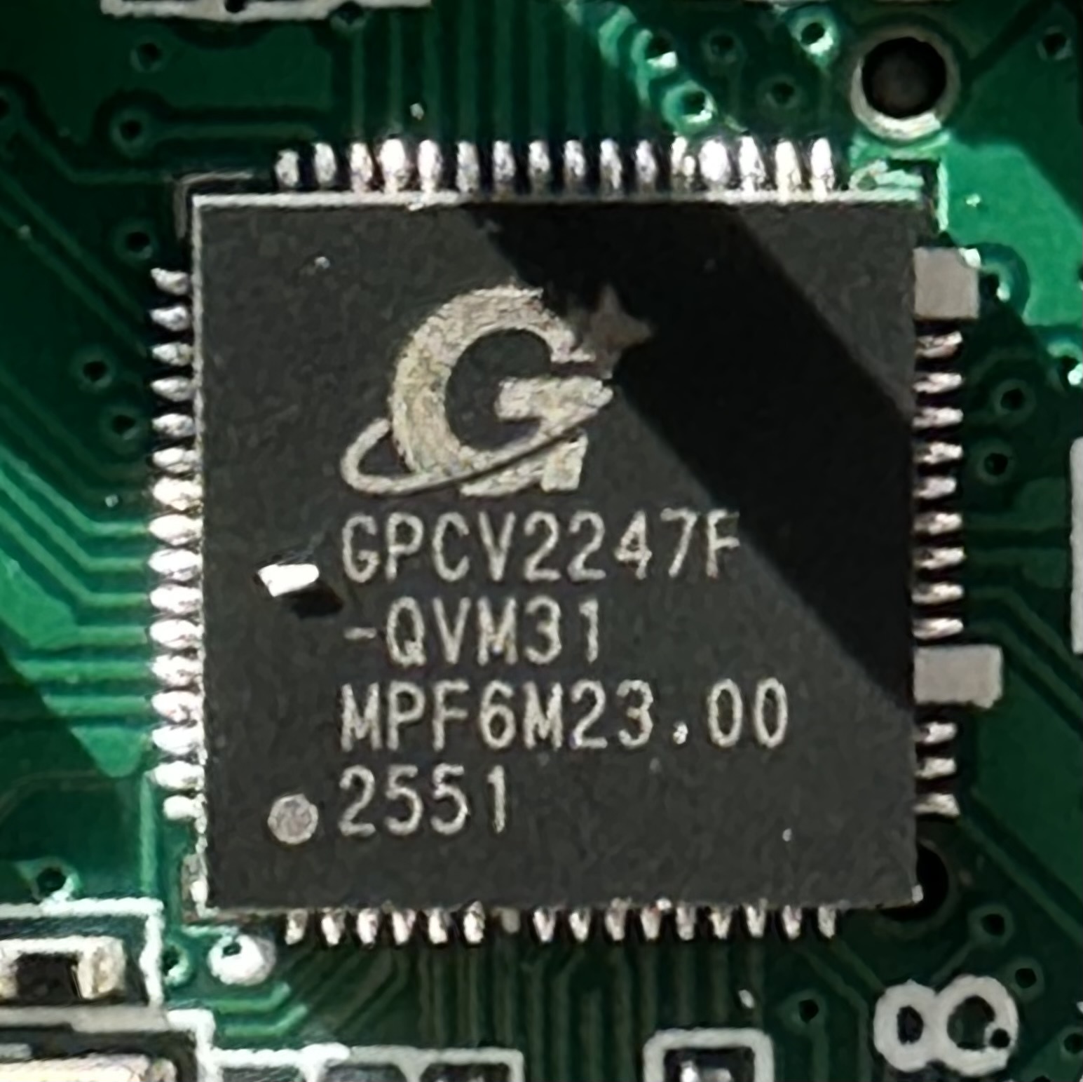 A close up of the GPCV2247F chip