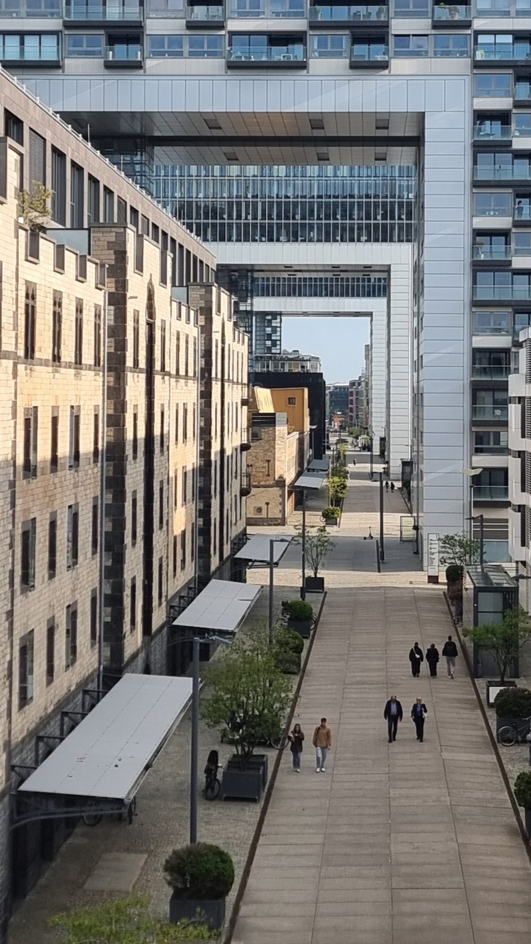 Promenade (Rheinauhafen). Promenade (Rheinauharbor).