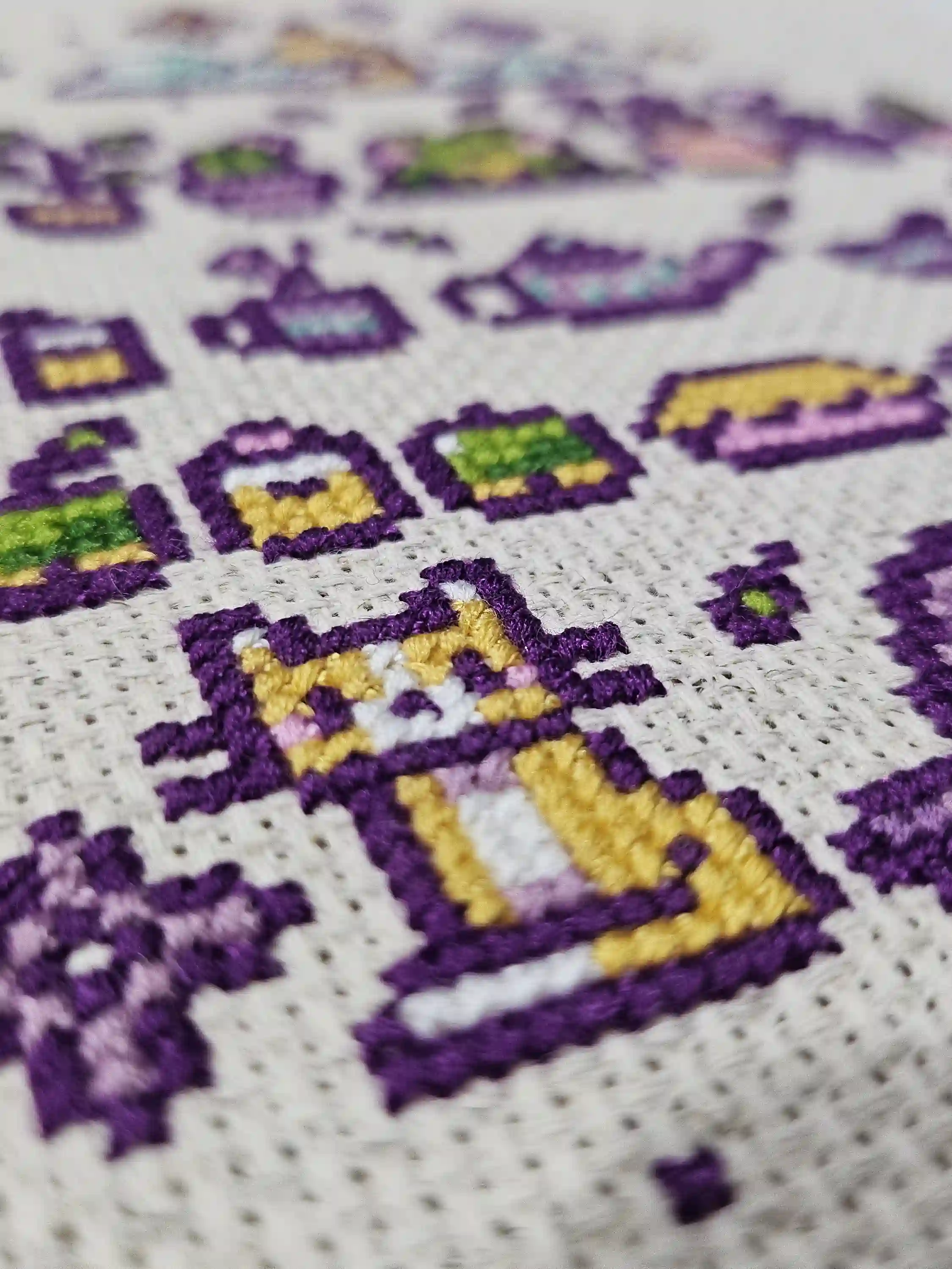A close up of the stitches on the cat. They're raised off the fabric.